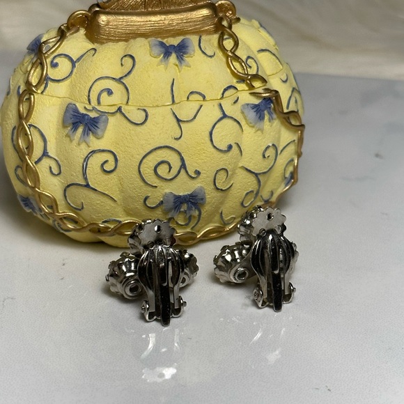 Golden Sparkle Crystal Bead Cluster Earrings Clip On - Picture 2 of 12